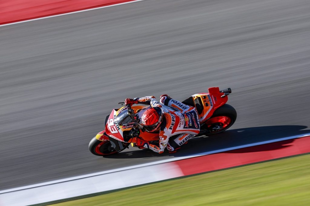 Com chuva e show de quedas, Lorenzo vence corrida histórica da MotoGP na  Espanha - ESPN